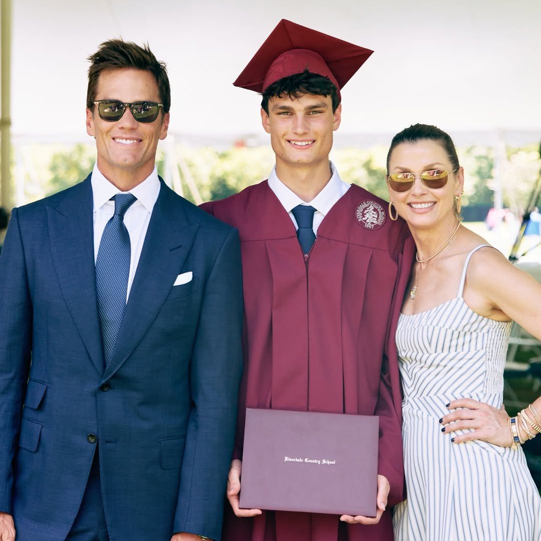 Tom Brady se reencuentra con su ex Bridget Moynahan en la graduación de su hijo Jack, de 18 años