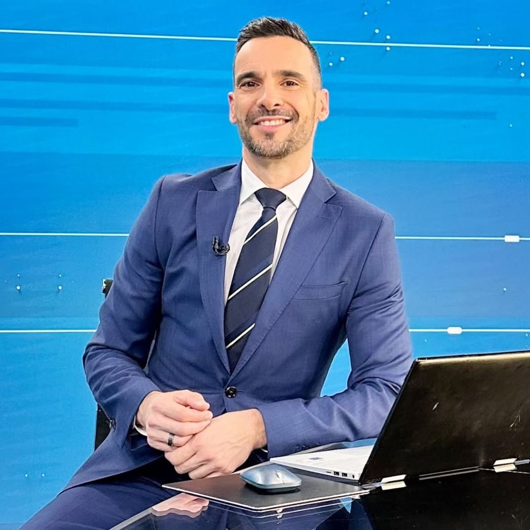 Así es Lluís Guilera, el presentador que sustituye a Silvia Intxaurrondo en 'La hora de la 1': padre de mellizos y veterano de TVE