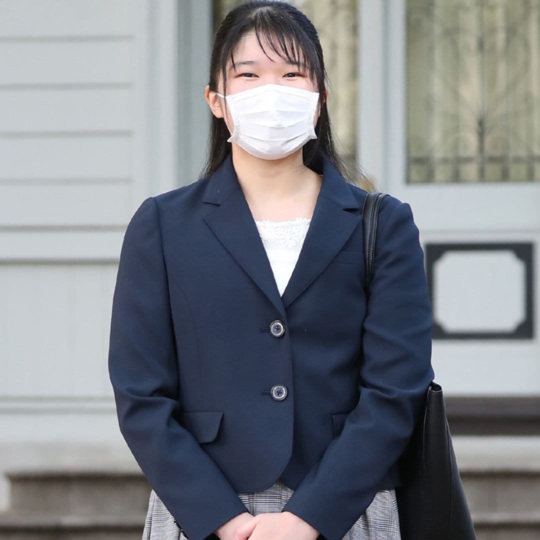 Aiko de Japón se reencuentra con sus compañeros de universidad ¡seis meses después!