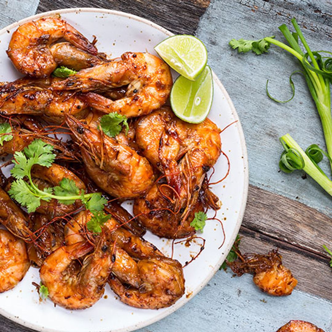 Gambas a la barbacoa marinadas con salsa de tamarindo