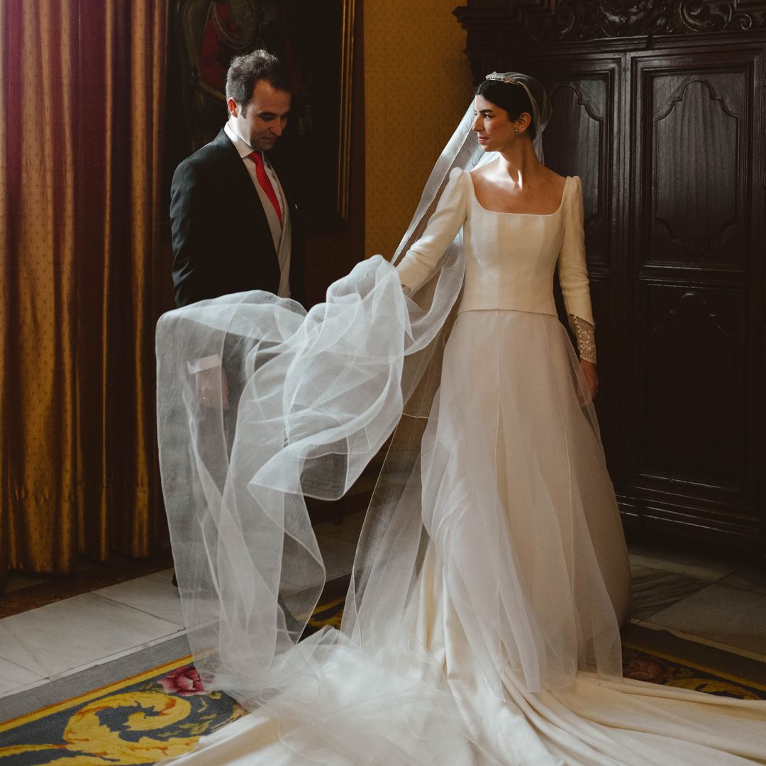 Lupe llevó un vestido de novia firmado por su hermana y hecho con retales de su abuela para su boda en Sevilla