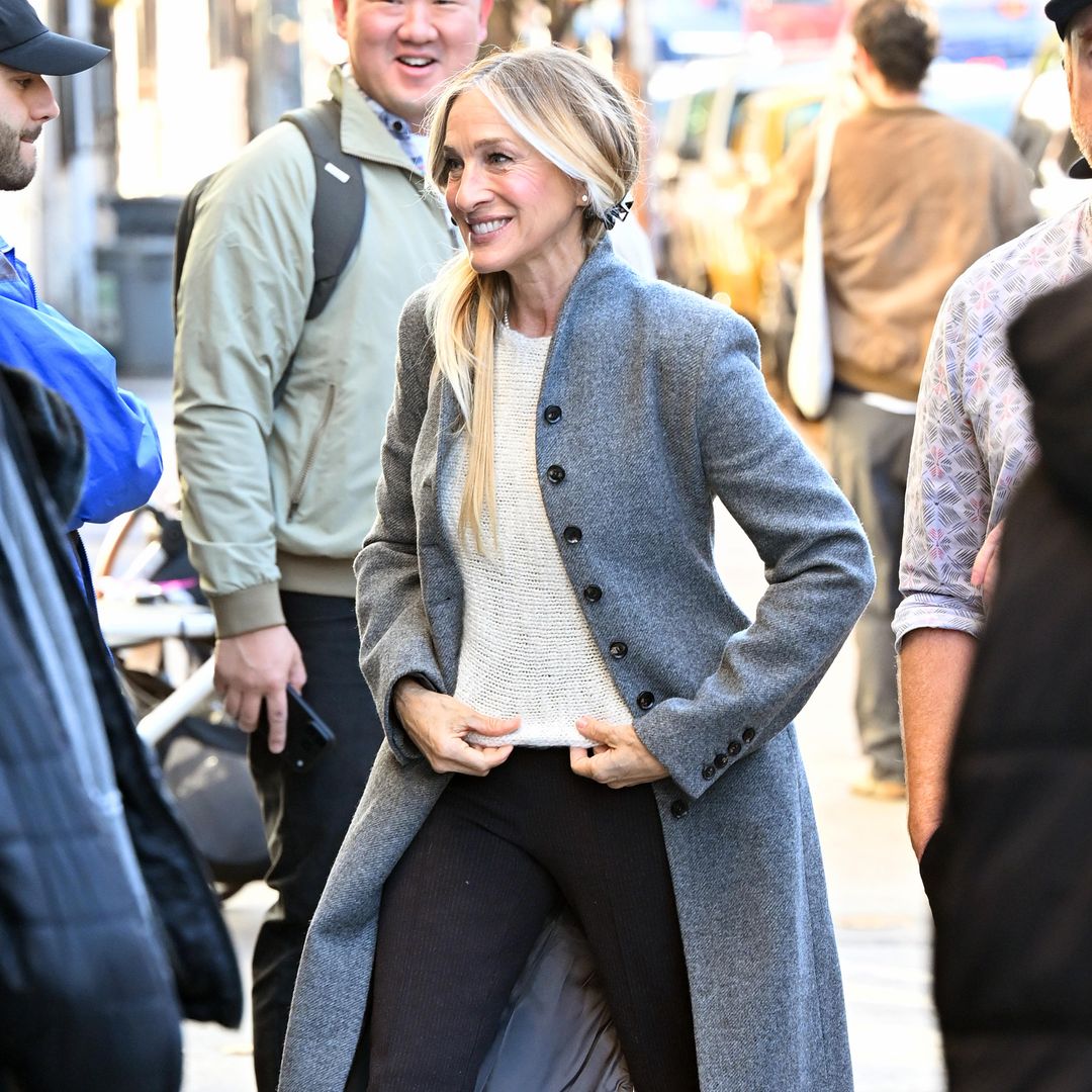 Los zapatos suecos en tendencia que Sarah Jessica Parker lleva con jeans, faldas y pantalones en otoño 2026