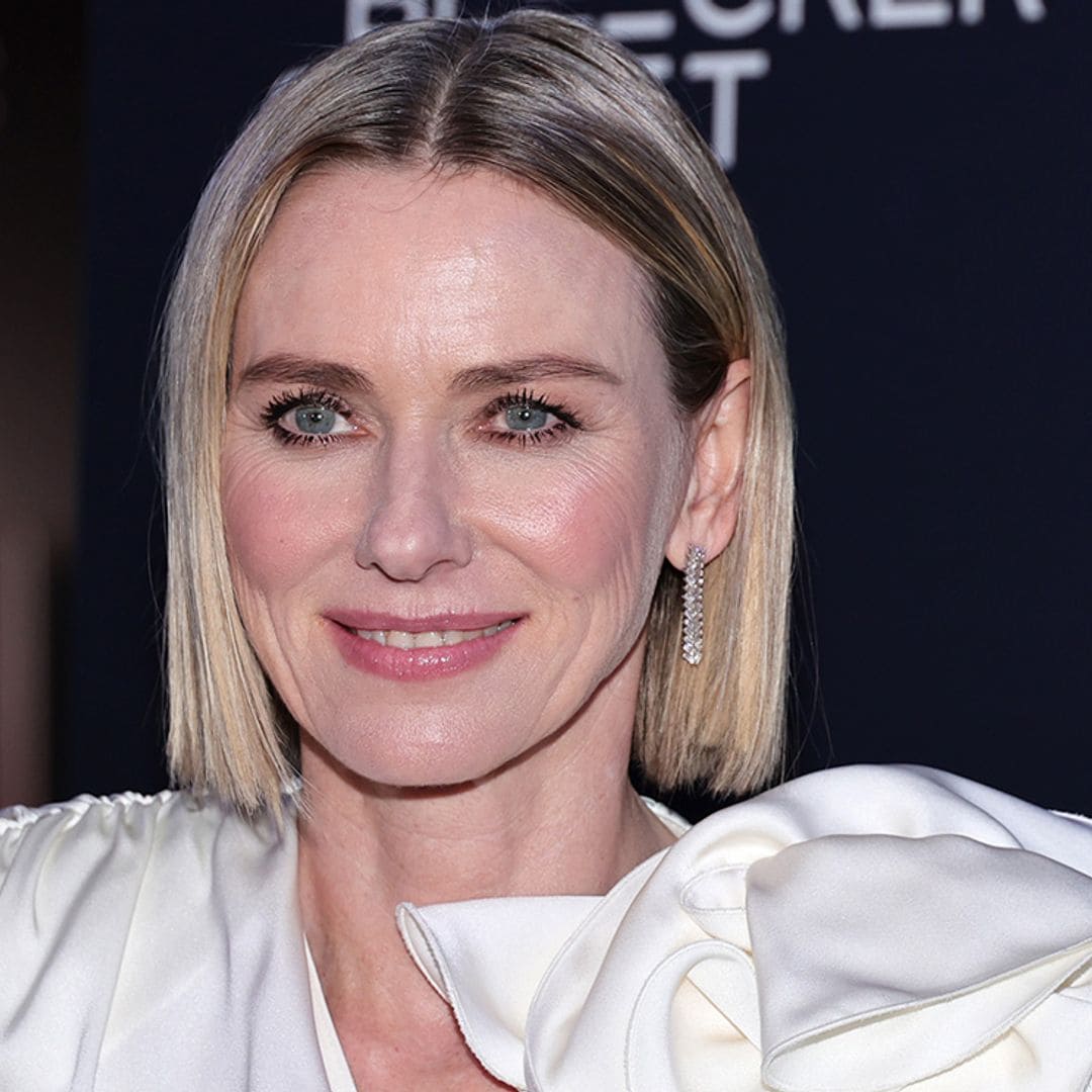 A los 53 años, Naomi Watts luce como nadie el corte preferido de la generación Z