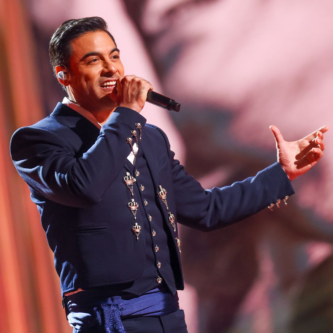Pese a lesión en las cuerdas, Carlos Rivera hace una significativa presentación en los Premios Billboard de la Música Latina