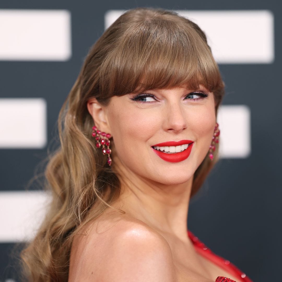 Taylor Swift reaparece en redes con un combo de joyería muy 'classy'