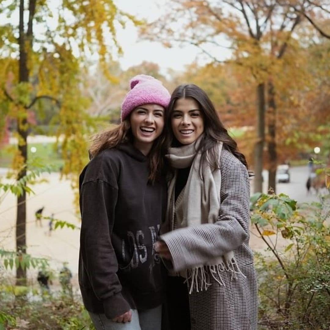Nicole Peña celebra con fotos inéditas el cumpleaños de su compañera de vida, su hermana Paulina