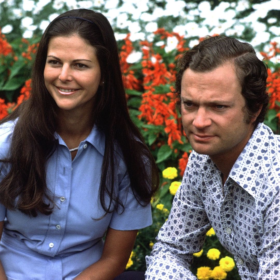 Así jugaban al escondite los reyes Carlos Gustavo y Silvia para ocultar su amor ante la prensa: "Ella se escapaba con peluca"