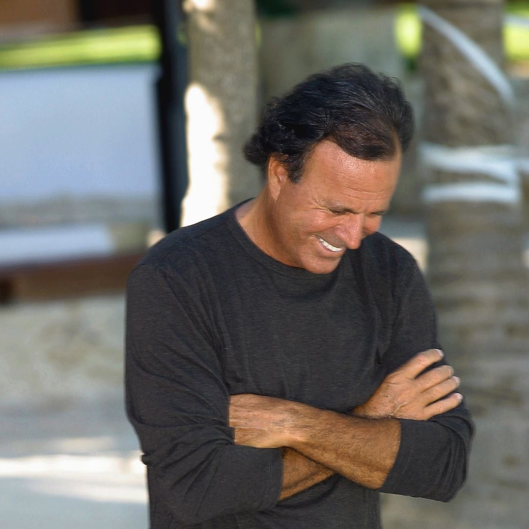 Hablamos con una extrabajadora de Julio Iglesias y nos da su testimonio: “Esta es mi historia“