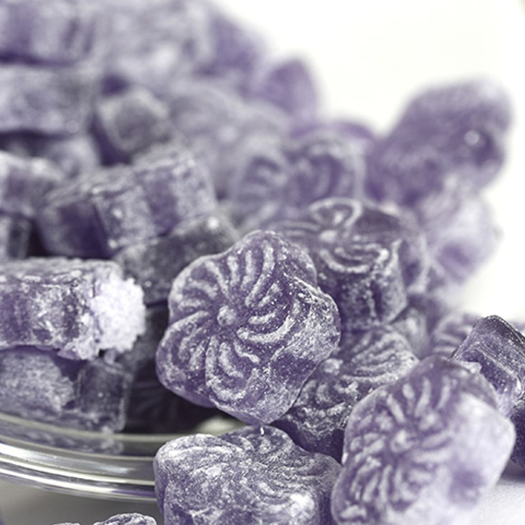 Bizcocho con... ¡caramelos de violeta!