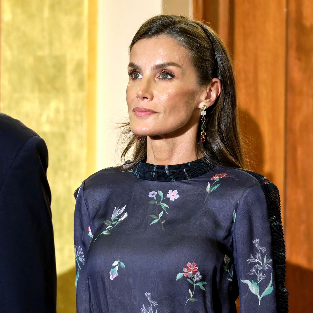 El homenaje de la reina Letizia a Giorgio Armani en Bruselas: ¿estamos ante su mejor look del año?