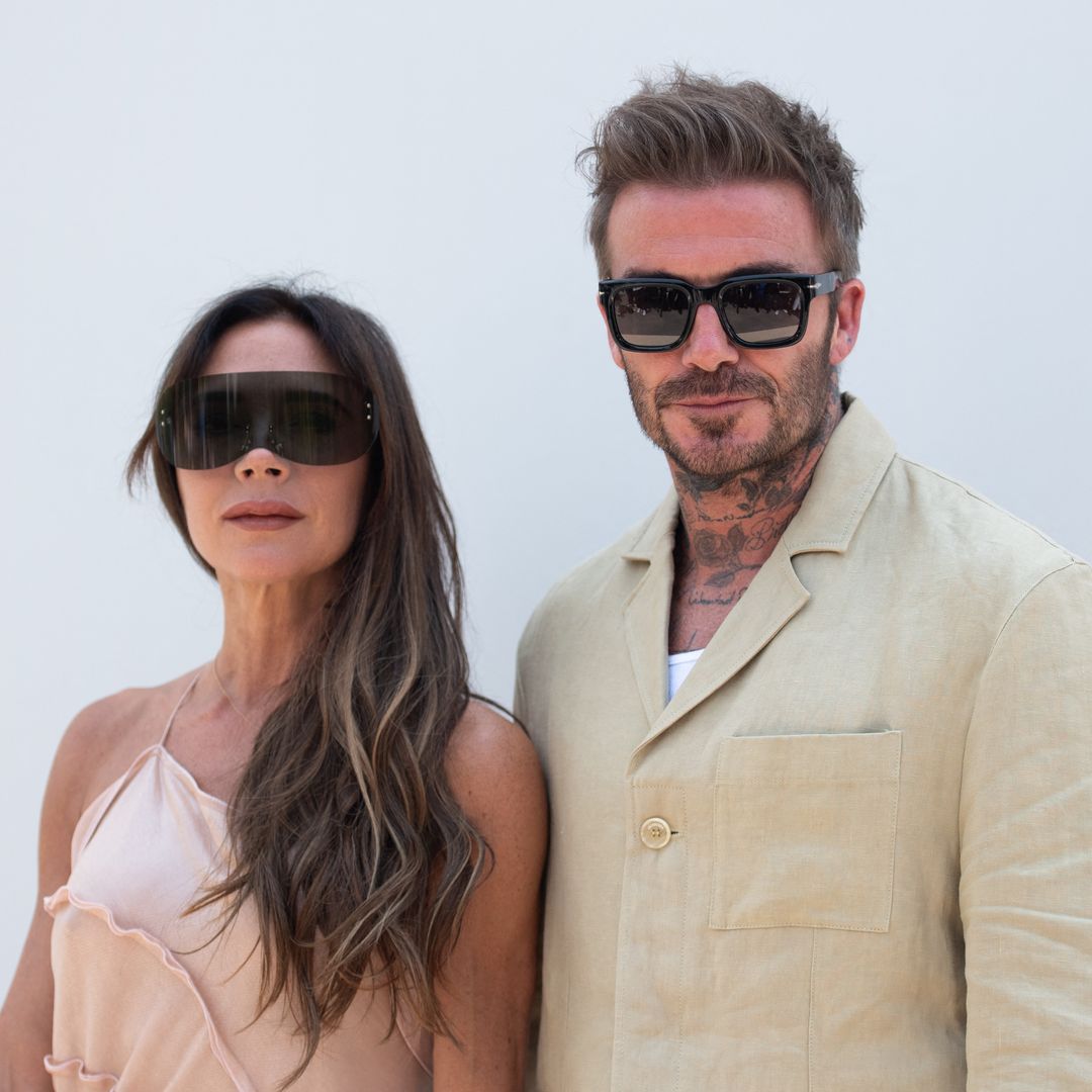 Lo que no se vio del viaje de los Beckham a Ibiza: de la espontaneidad de Harper a la complicidad de David y su hijo Romeo