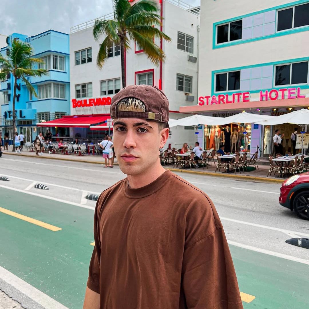 Así es Alejo Igoa, primer youtuber español en superar los 100 millones de suscriptores