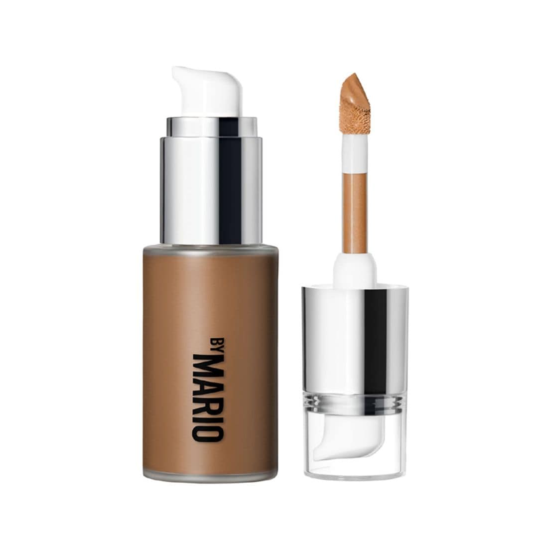SoftSculpt®, de Makeup by Mario (40 euros), es el sérum bronceador viral con formato de doble aplicación (con bomba o barilla de precisión) que broncea e hidrata gracias a la vitamina E y el ácido hialurónico.