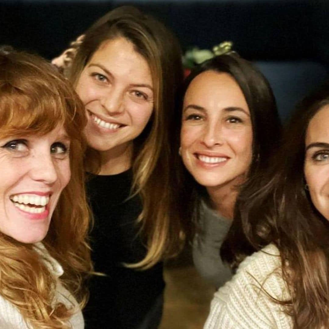 ¿Las ves muy cambiadas? Amaia Salamanca se reúne con sus amigas de 'Sin tetas no hay paraíso'