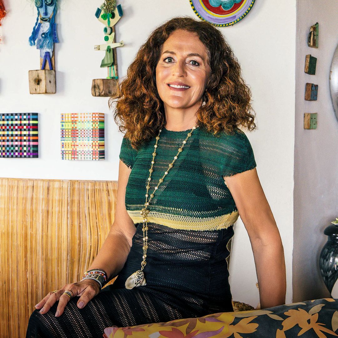 "Nuestra casa está pensada para ser habitada todo el año", explica Angela desde otro de los salones