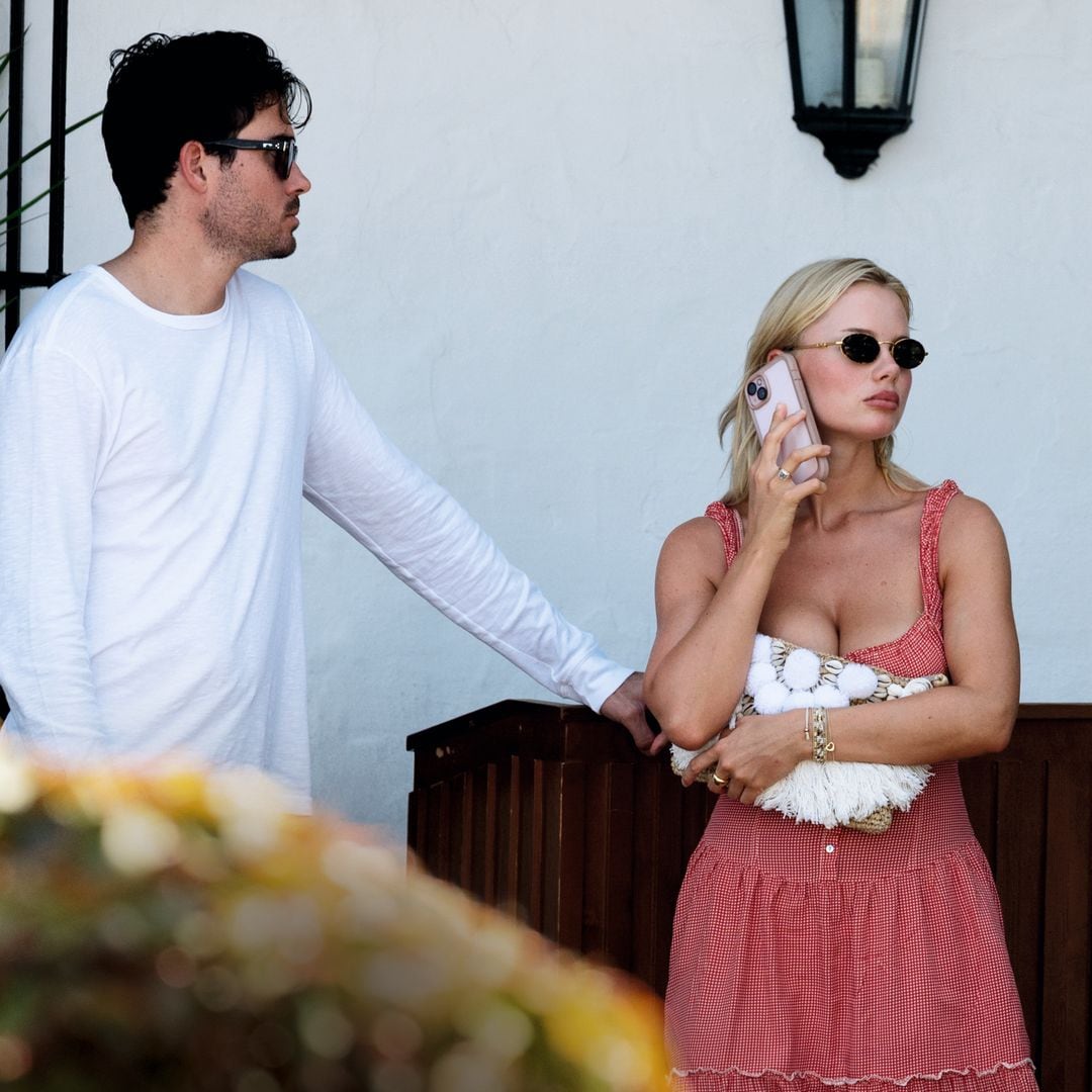 MICHAEL IGLESIAS Y JULIE STEEN PASEAN SU AMOR, UN VERANO MÁS,POR MARBELLA