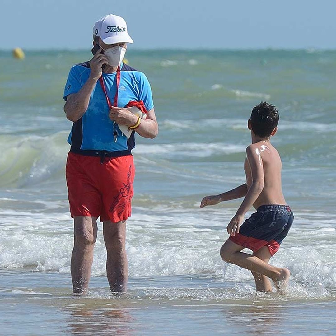 El divertido día de playa de Ortega Cano y su hijo antes de la vuelta a casa de Ana María Aldón