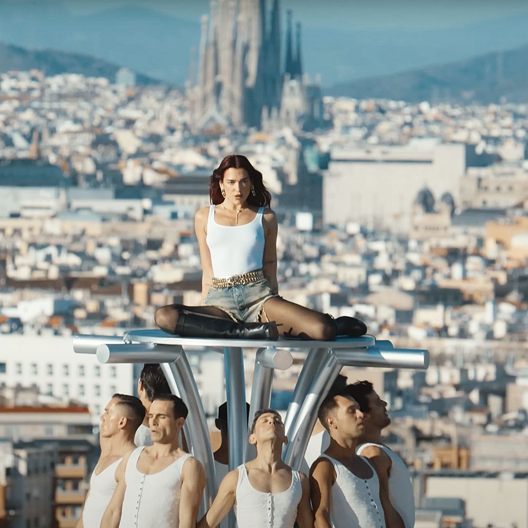 Dua Lipa durante el rodaje de 'Illusion' en Barcelona en 2024