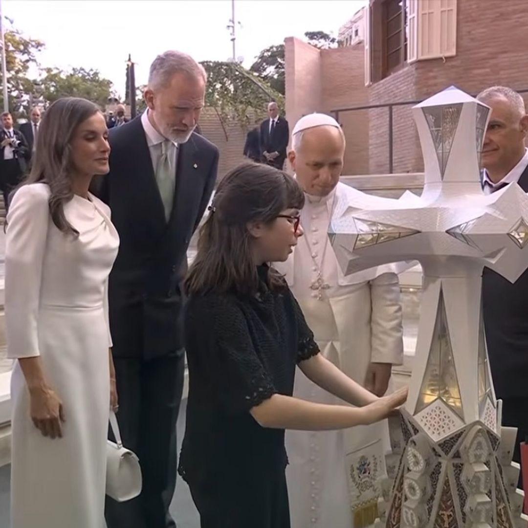 Valentina, la niña invidente de 13 años que emocionó a la reina Letizia y Felipe VI en Barcelona y recibió un regalo del Papa León XIV