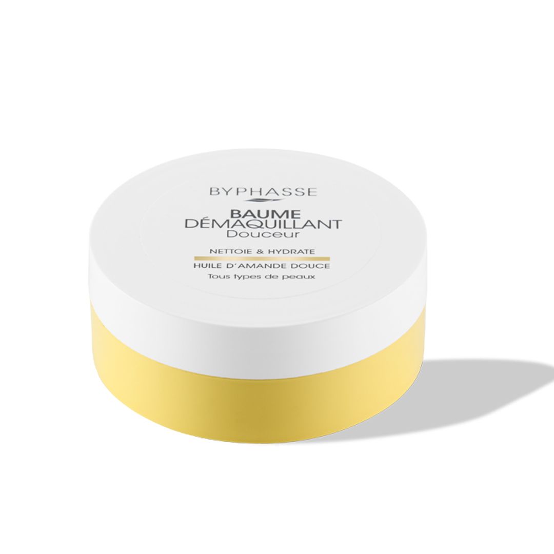 Bálsamo Desmaquillante Douceur, de Byphasse (4,99 euros). Un bálsamo desmaquillante eficaz incluso con productos waterproof de textura cremosa que se transforma en aceite. Lleva aceite de almendras dulces y un 93 % de ingredientes de origen natural.