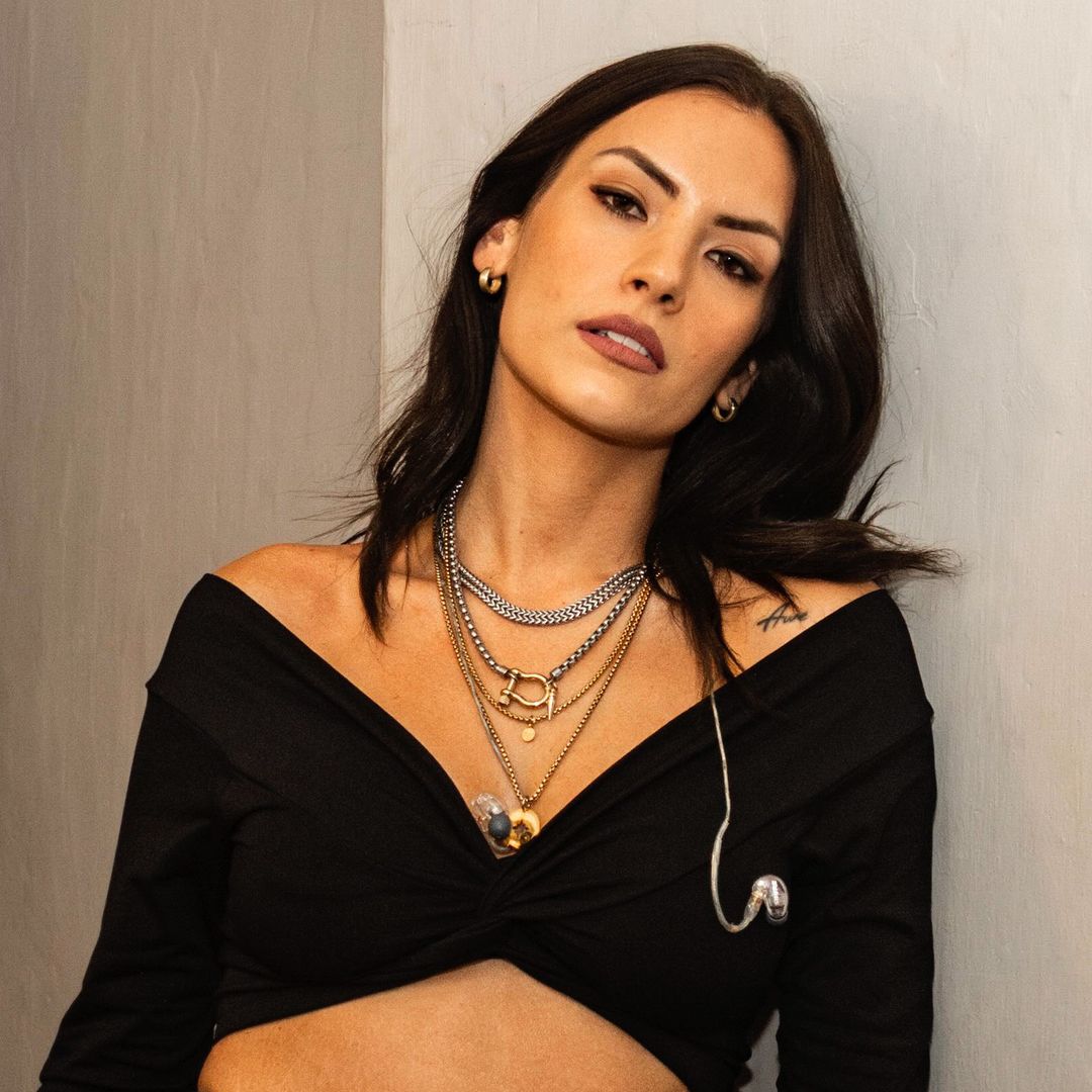 Laura Chimaras nos habla de Venezuela, de su llegada a Miami y de cómo hizo de la música unas ‘alas’ para su poesía