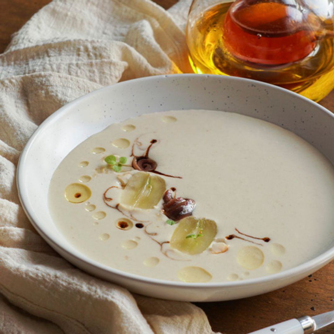 Gazpacho de almendras con uvas