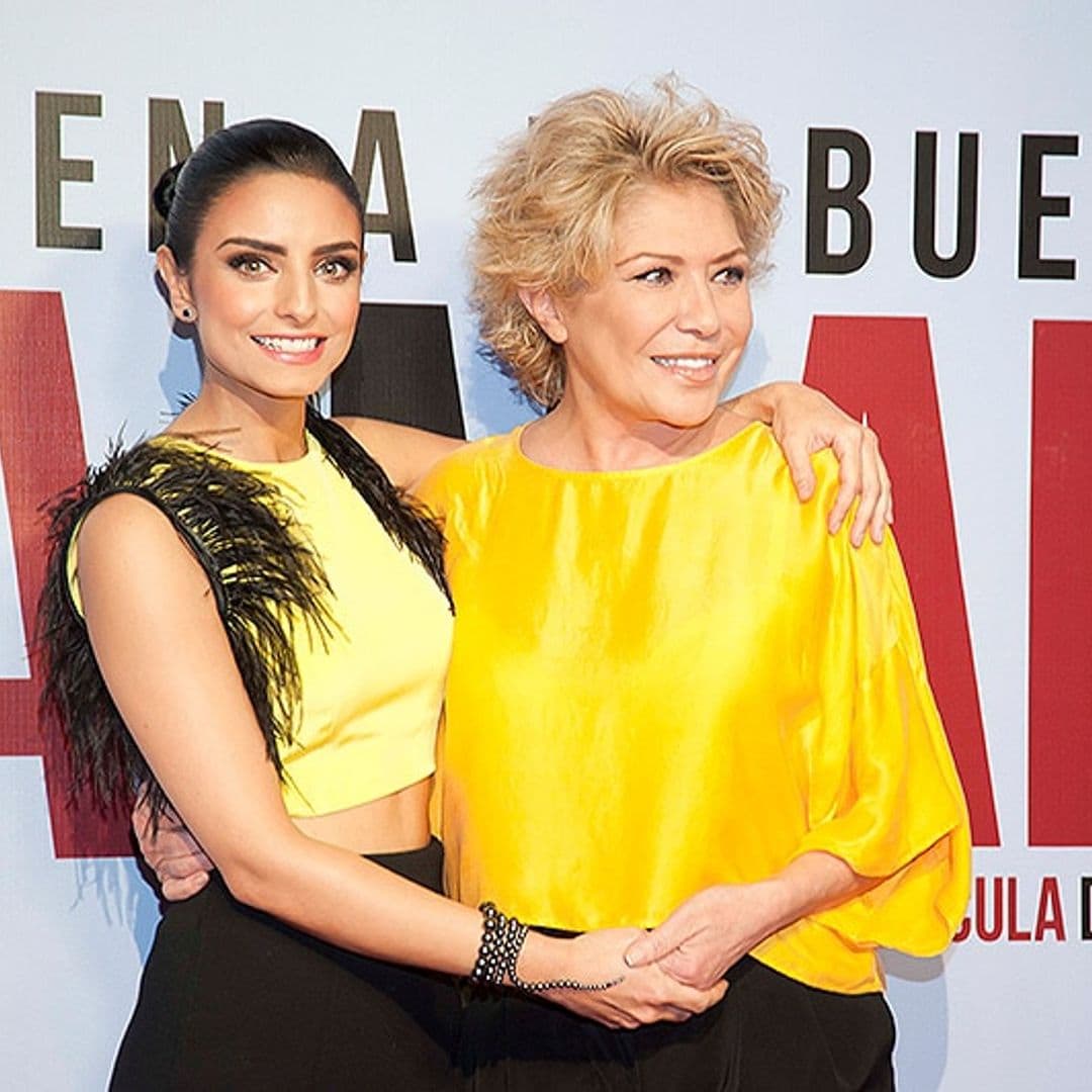 Aislinn Derbez presenta a su mamá, Gabriela Michel, en su gran noche de estreno. ¿Se parecen?