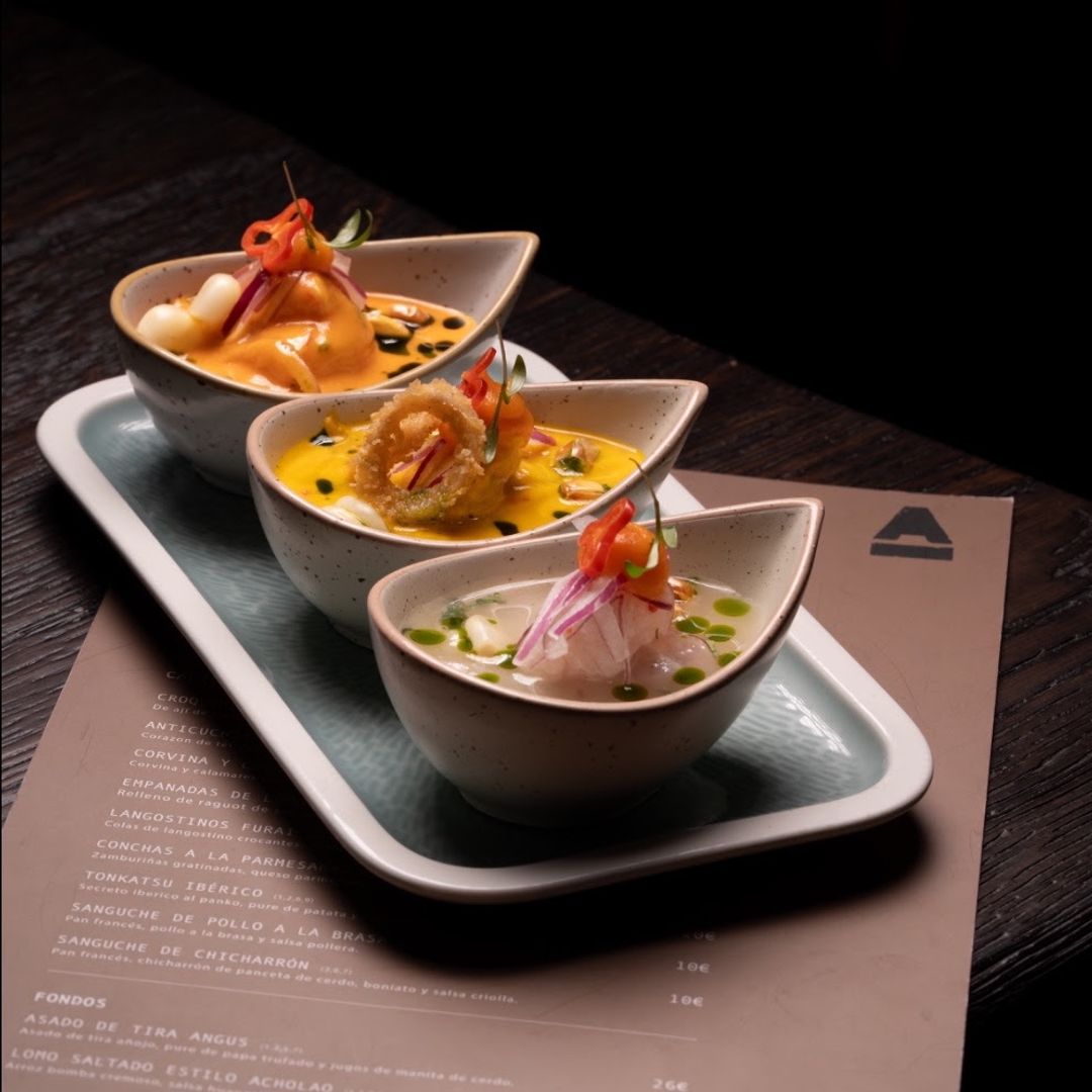 Surtido de ceviches de Acholao