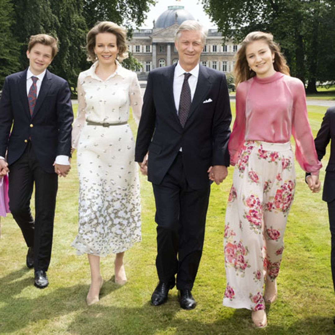 El último posado de Felipe y Matilde de Bélgica con sus hijos, ¿inspirado en otras fotografías reales?
