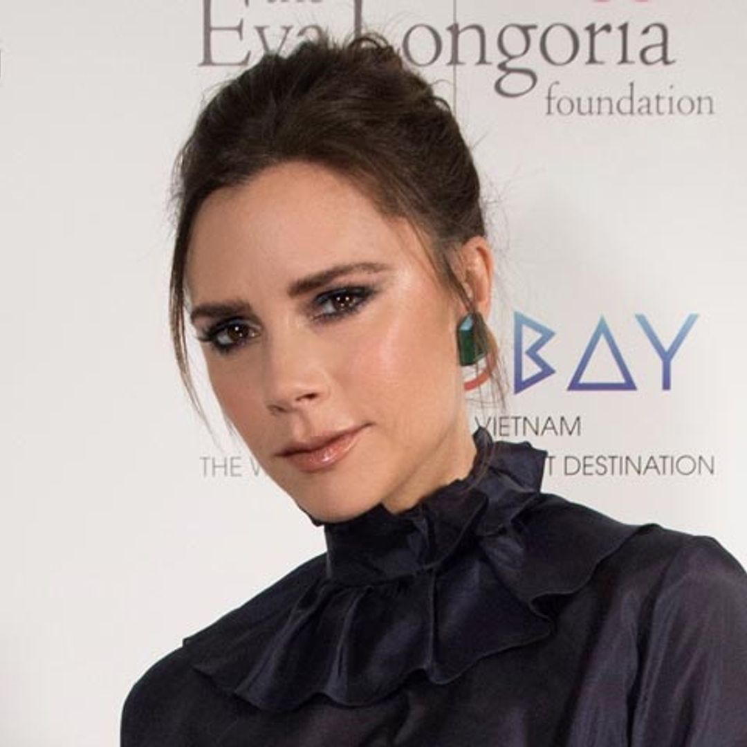 ¡Su imagen más divertida! Victoria Beckham celebra Acción de Gracias vestida de pavo