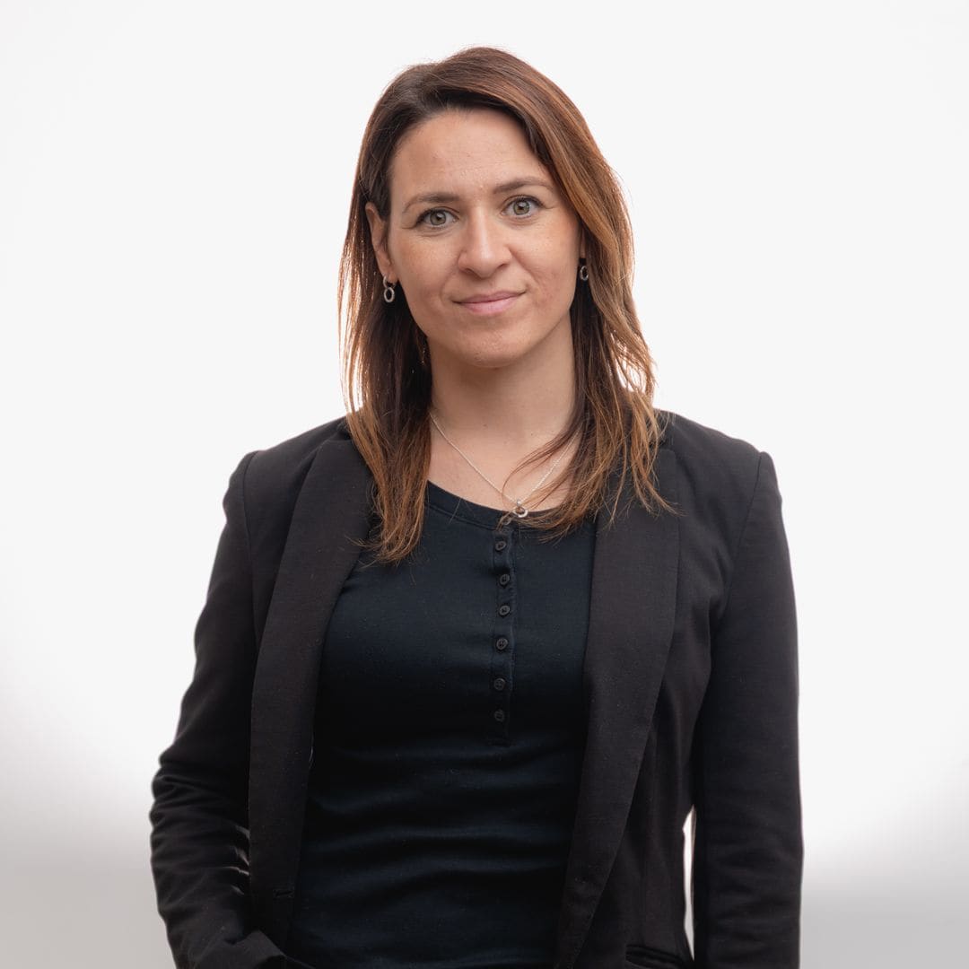 Mariana Capurro, psicóloga, sobre adolescentes pegados al móvil: “No suele ser una falta de interés por la familia, sino una estrategia para manejar la saturación”