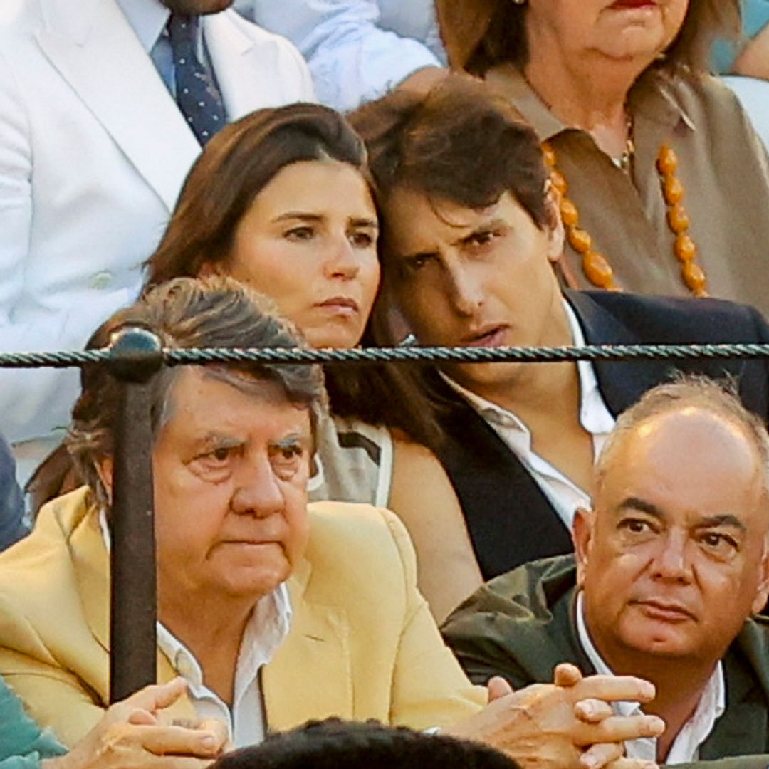 Tana Rivera y Roca Rey viendo la corrida en la Plaza de la Maestranza de Sevilla el 4 de junio de 2026