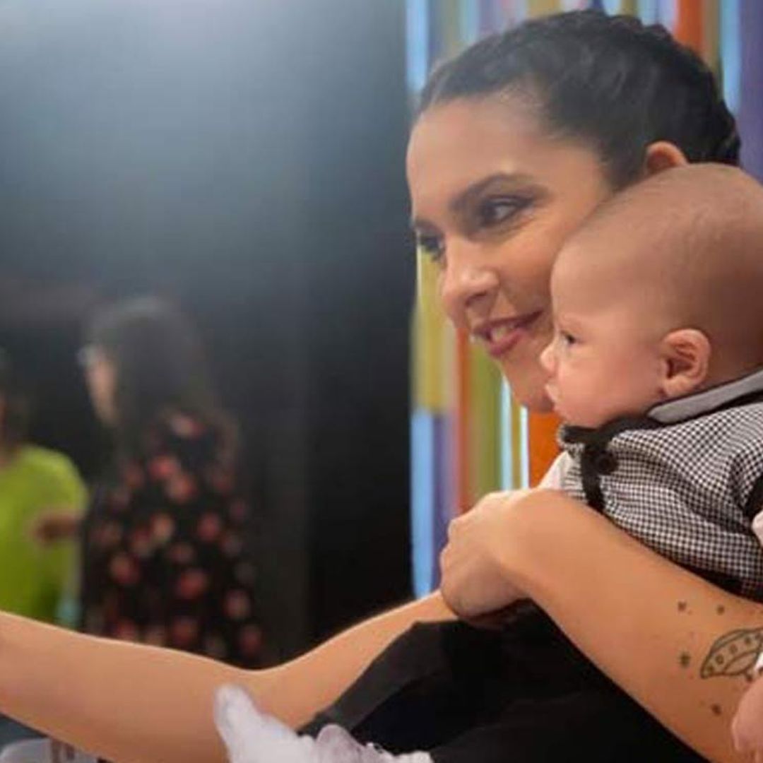 Lorena Castell se lleva a su hijo al trabajo ¡vestido de chulapo!