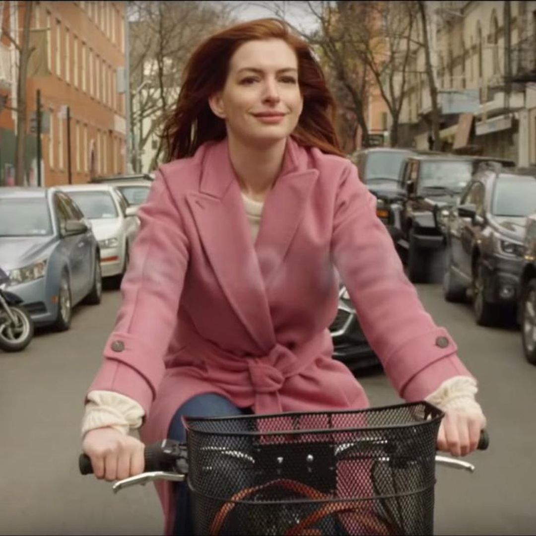 Anne Hathaway, estrella en la serie romántica de la temporada