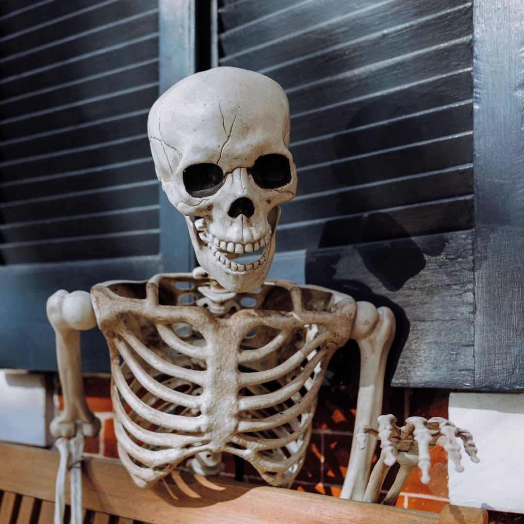 12 ideas de decoración de Halloween 2025 que son fáciles de conseguir y aptas para niños