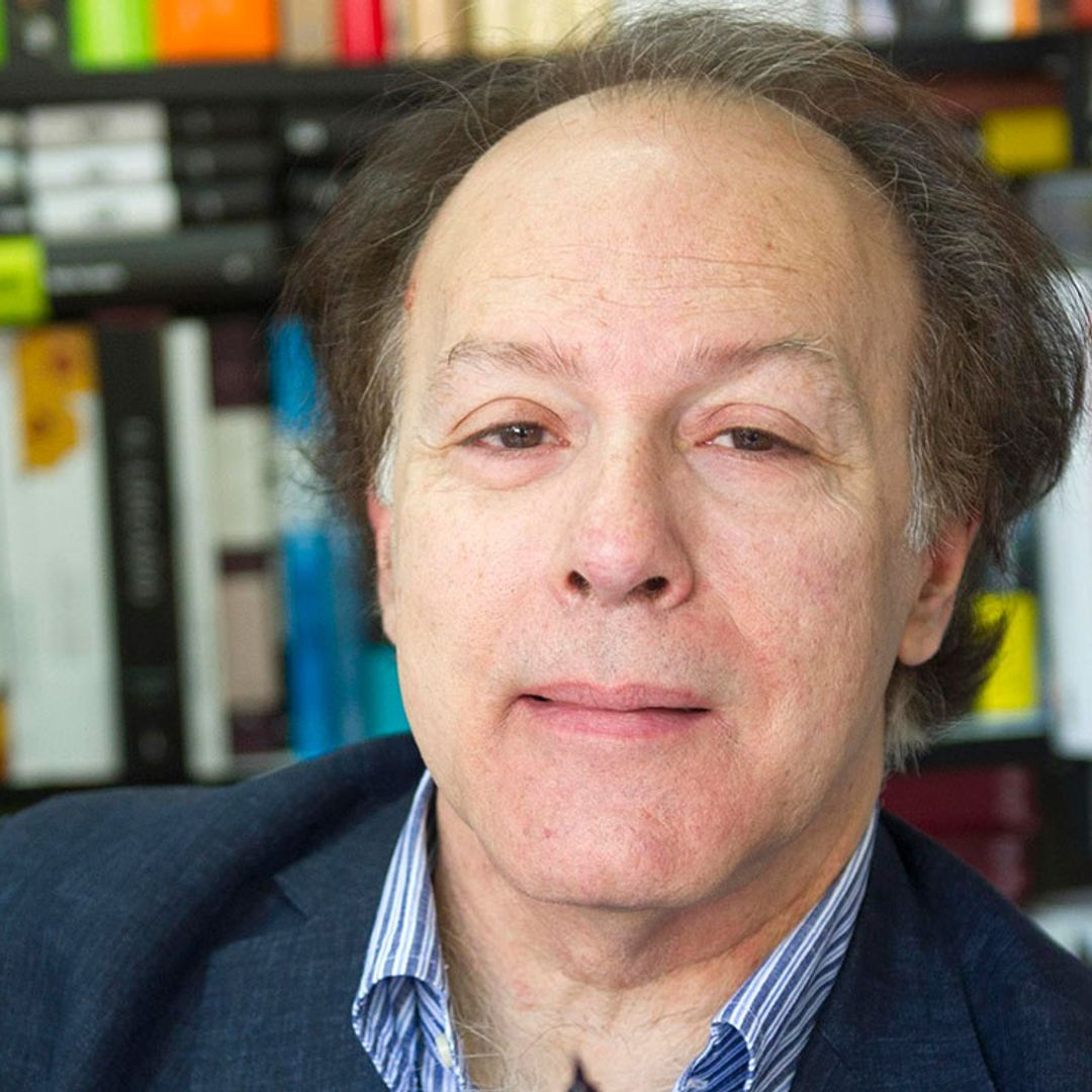 El escritor Javier Marías sufre una afección pulmonar y su familia tranquiliza a sus seguidores