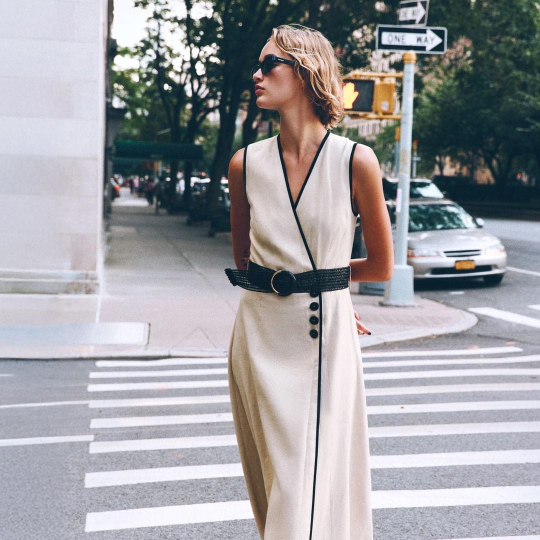 10 vestidos lisos de Zara que sirven igual para tus vacaciones que para tus looks de oficina