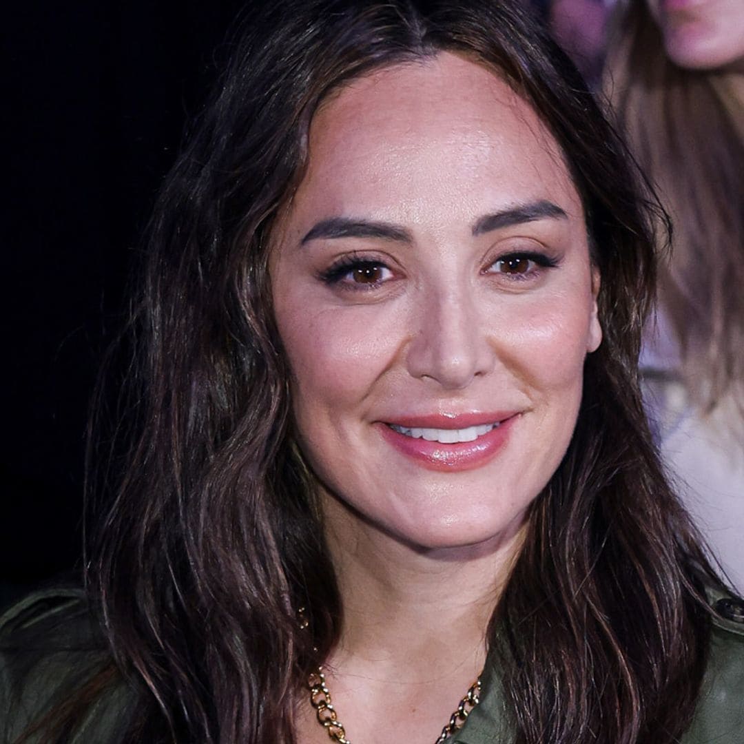 El look francés de Tamara Falcó para su 'noche de chicas' con Isabel Preysler: jersey y falda 'midi' de flores