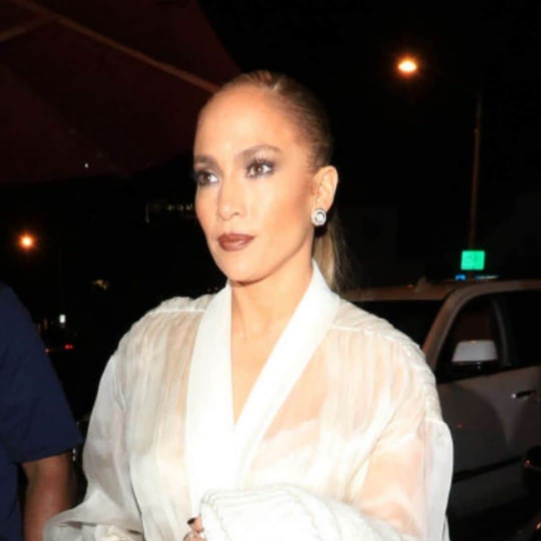 La blusa 'wrap' de Jennifer López que tú también querrás llevar