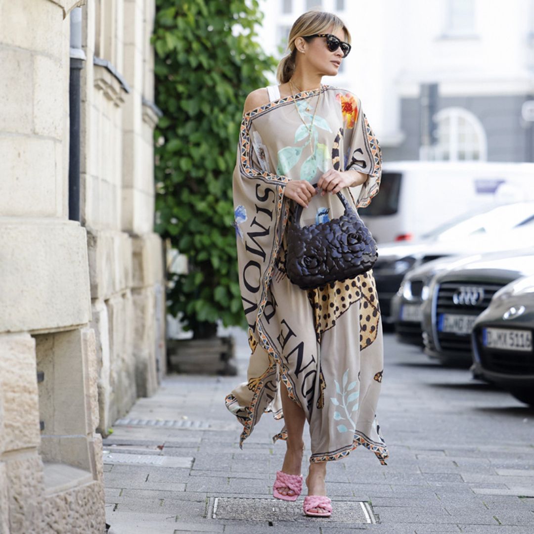 Cool Kaftans – Vestito Kaftano Donna In Rayon Con Stampa Zebrata Bianco E Nero, Con Nappe