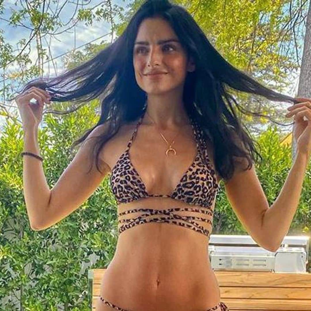 Aislinn Derbez paraliza las redes con su diminuto bikini de leopardo