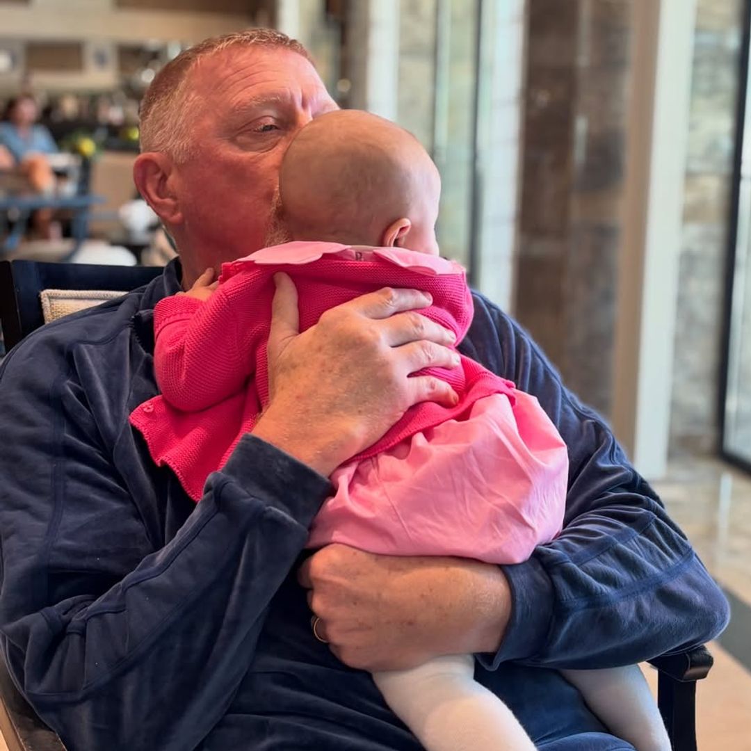 Boris Becker, parece un "padre primerizo" a los 58 años: las imágenes en Portugal que demuestran que está totalmente prendado de su pequeña Zoë