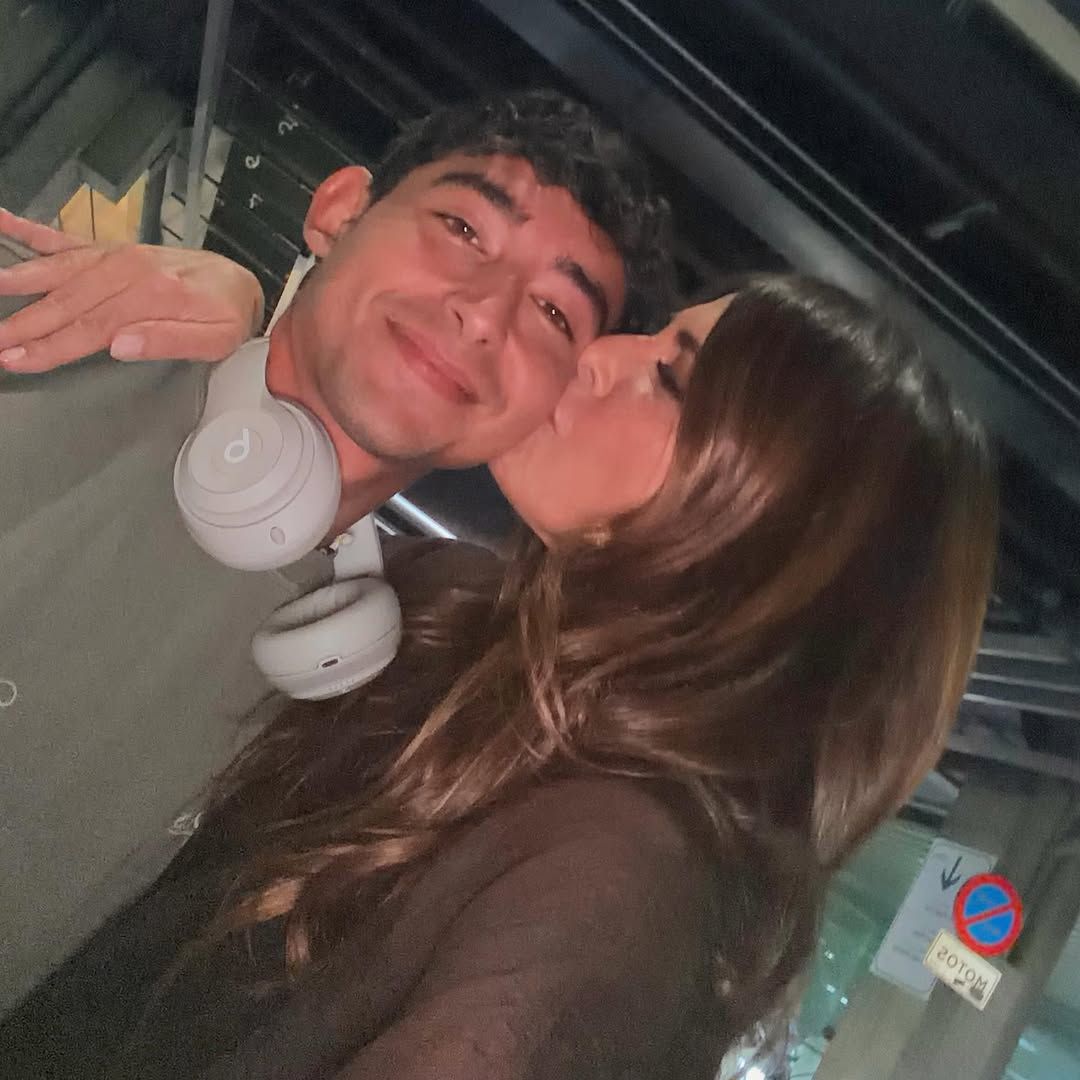 El emocionante reencuentro de Nuria Roca con su hijo Juan en el aeropuerto tras meses separados por 'Supervivientes' : "Mi Bole venía con hambre"