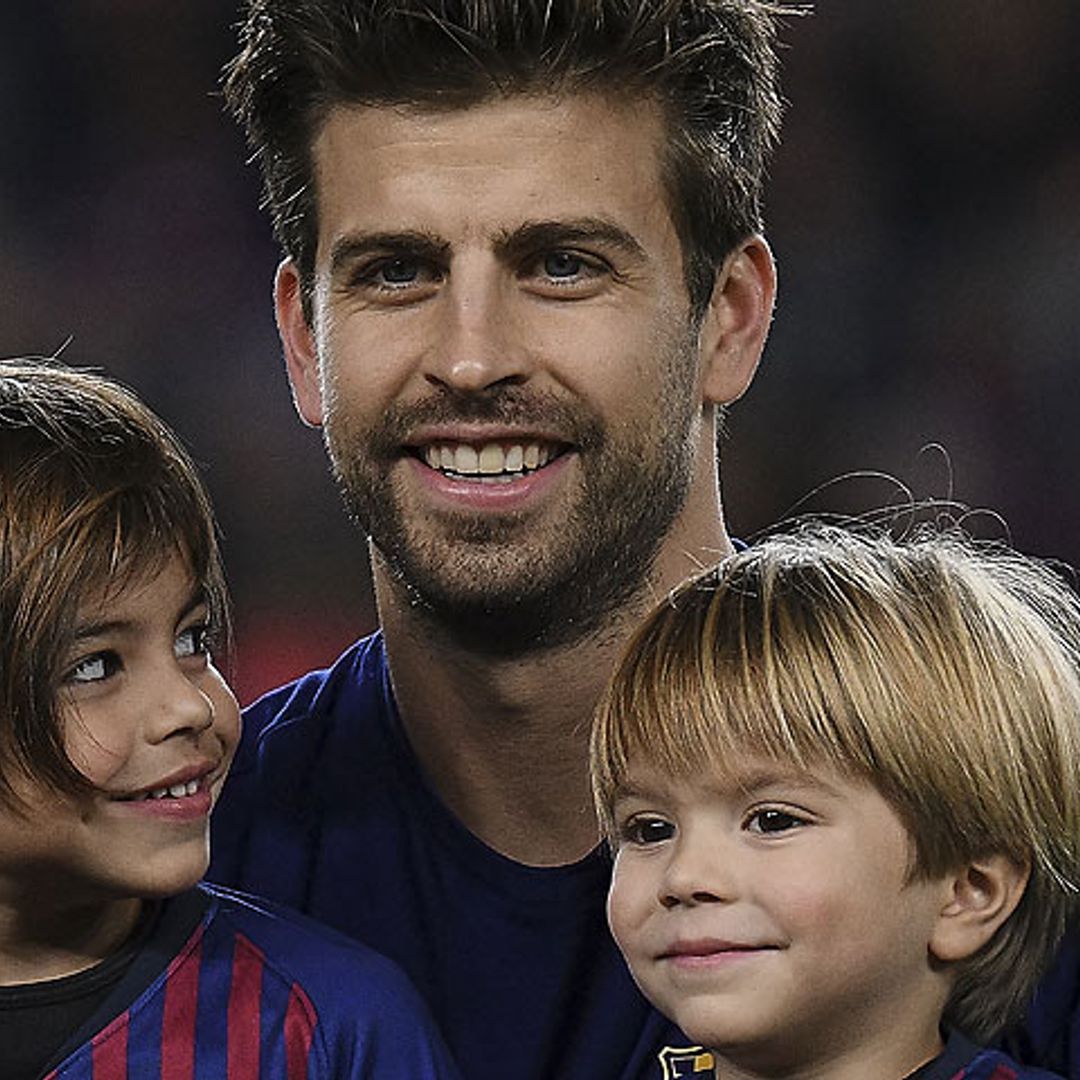 Las travesuras de Milan y Sasha al saltar al césped del Camp Nou