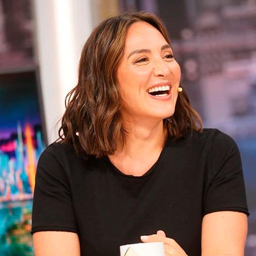 El look con el que Tamara Falcó estrena melena cortita: una falda de lino bordada de Zara