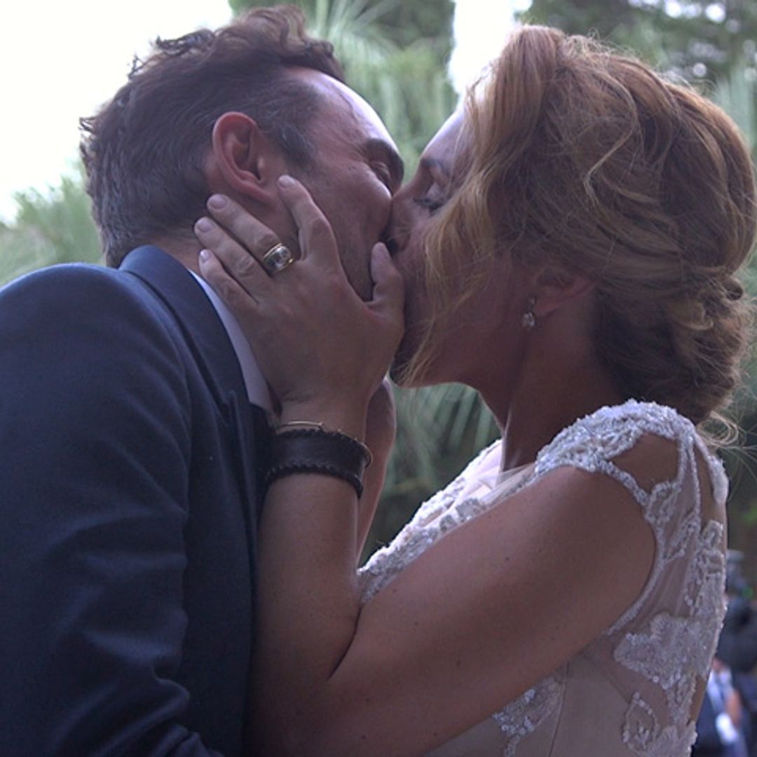 En vídeo: los preparativos, el apasionado primer beso de los recién casados... Así fue 'el sí quiero' de Rocío y Fidel