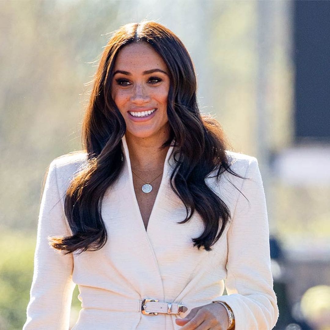 Meghan Markle se sincera sobre su pasado como azafata de televisión en una charla con Paris Hilton