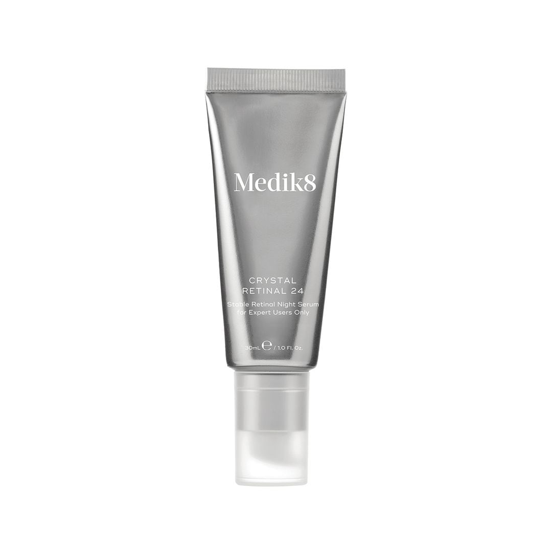 Crystal Retinal 24, de Medik8 (135 euros). Un sérum a medida para pieles acostumbradas al retinol con un 0,24% de retinaldehído que actúa hasta 11 veces más rápido que el retinol tradicional. Lleva además ácido hialurónico, vitamina E y glicerina. 