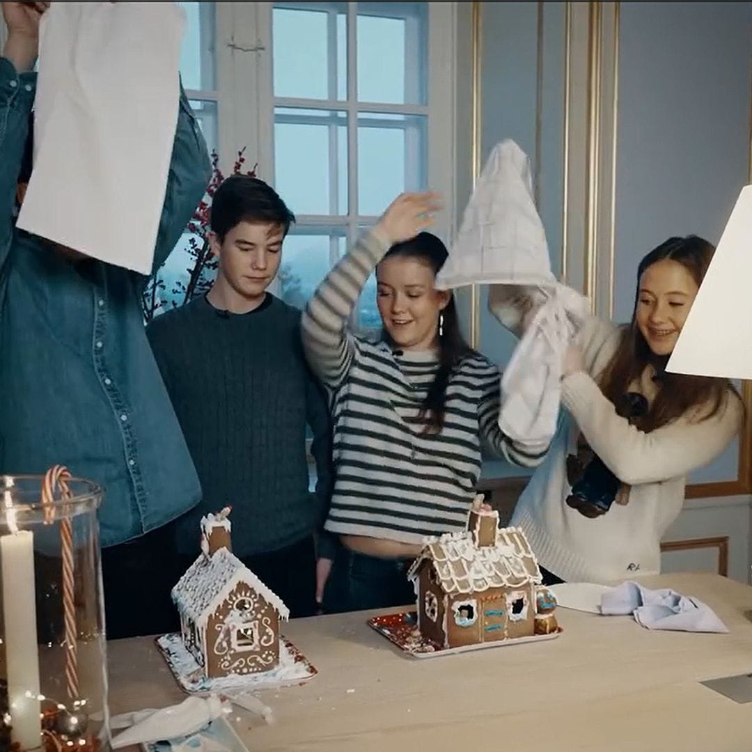 El espíritu navideño se apodera de los príncipes daneses que compiten por hacer la casa de galletas perfecta