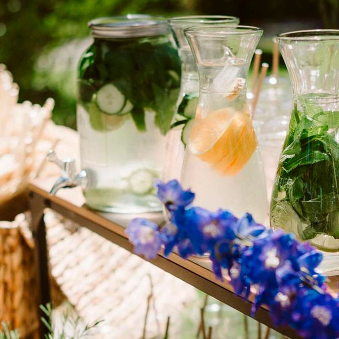 Sombreros, limonadas y las mejores ideas para una boda soleada en el campo